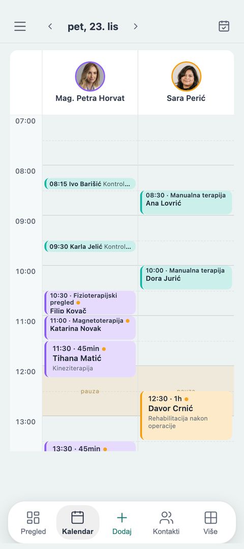 Dnevni kalendar termina dva terapeuta u aplikaciji Klinika.hub na mobitelu